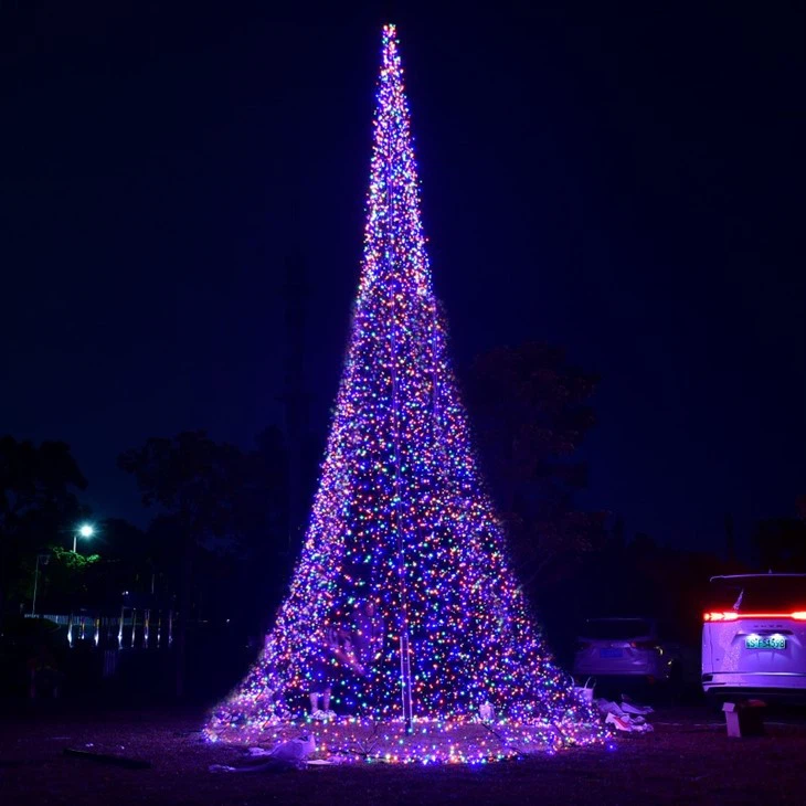 HOYECHI Unique Design Sculpture Light Flagpole Christmas Tree For Home Countyard And Commercial Park
